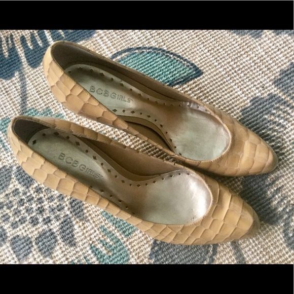BCBGirls Shoes - BCBG GIRLS SZ 8 HEELS💛💛Like New